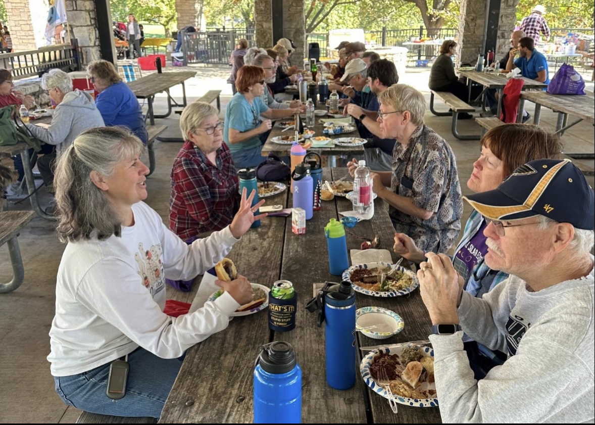 Picnic diners